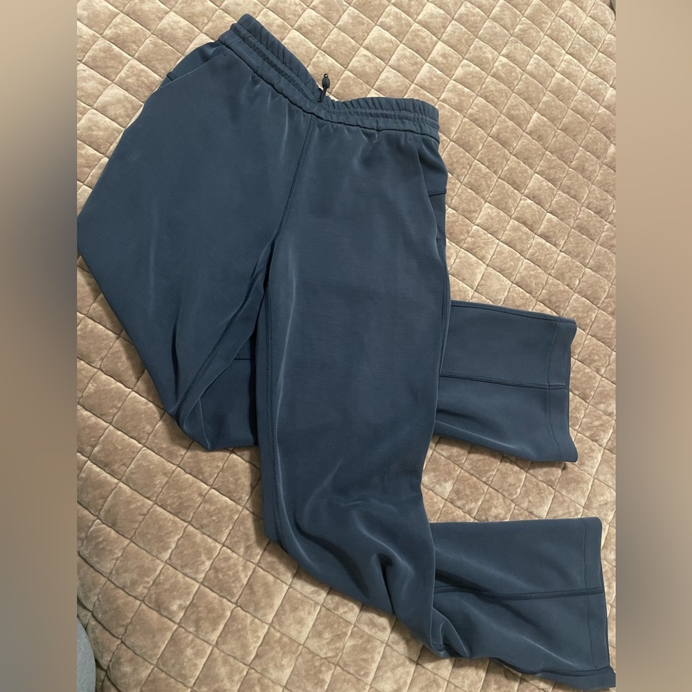 Women’s Lululemon Softstreme size 4